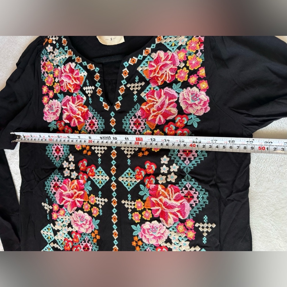 Savanna Jane Boho Embroidered Floral Blouse Black Rayon Peasant Top Size Small - Picture 9 of 9